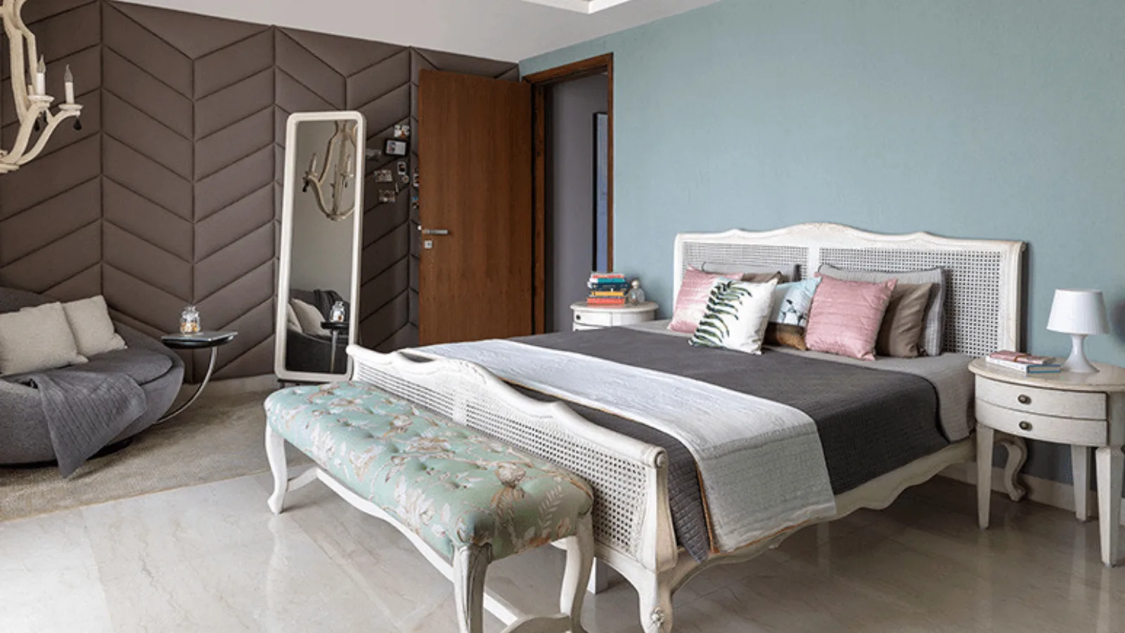 DLF-Magnolias-Apartments-In-Sector-42-Gurgaon-daughter-bedroom